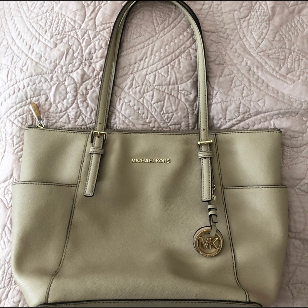 🥂Tan Michael Kors Purse 🥂